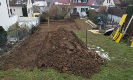 5. Ein Teil vom Aushub wurden im Hochbeet gelagert und wird nachher ergänt mit Humus